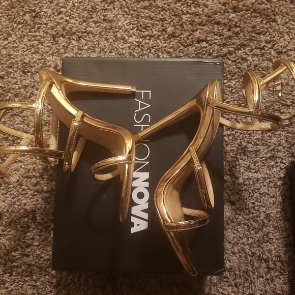 Fashion Nova heels - Picture 3 of 4